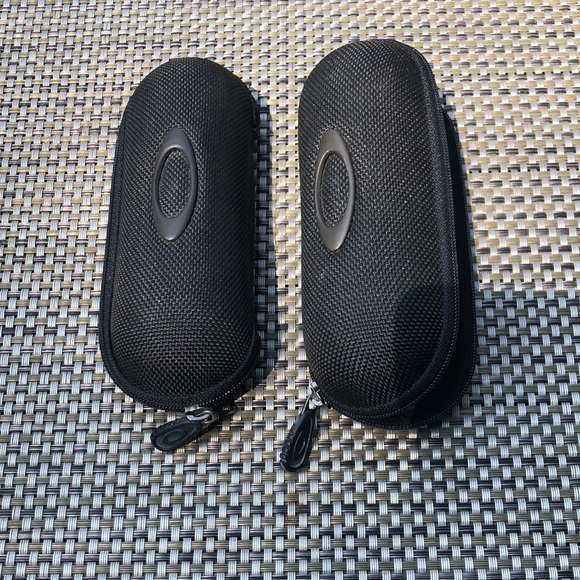 New. Oakley 1/2 case. Flat bottom - Picture 2 of 3